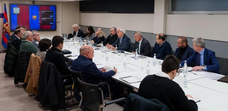 hth华体会-世体：今日巴萨主席正式候选人将出炉，或只有拉波尔塔与丰特